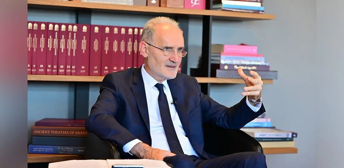 Şekib Avdagiç çalışma odasında